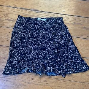 XS navy and white high-rise Hollister skirt. Only worn 1-2 times.